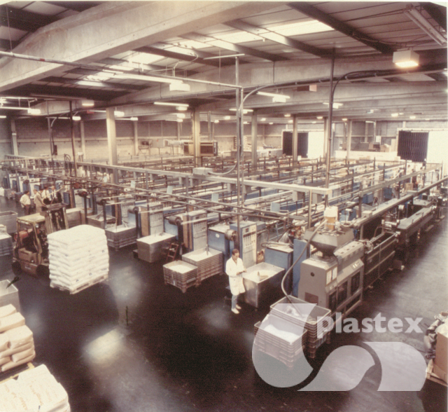 في عام 1998، افتتحت شركة بلاستيكس موقعًا ثانيًا في فورت باين، بولاية ألاباما.