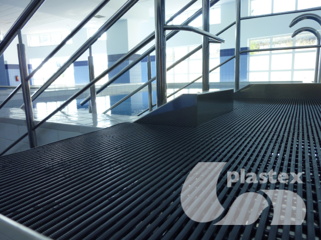Plastex Heronrib matting has been installed alongside a physiotherapy pool in an Athens rehabilitation hospital to keep patients safe and comfortable.