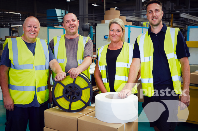 تضم شركة بلاستيكس فريقًا مكونًا من 70 شخصًا يعملون في جميع أنحاء ألاباما وإسيكس.