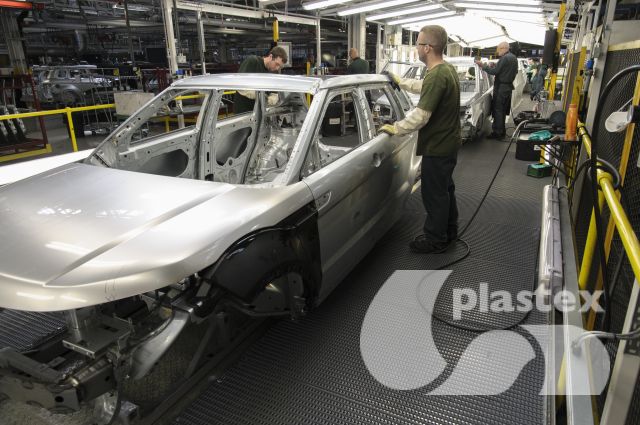 توضع كروس جريب (بي في سي) بشكل سائب من أجل تثبيت ممتاز تحت الأقدام في بيئة التصنيع.